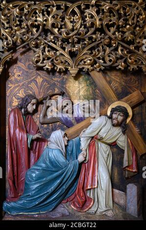 Jesus begegnet seiner Mutter auf dem Kreuzweg. St.-Martin-Kathedrale in Bratislava, Slowakei. 2020/05/20. Stockfoto