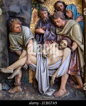 Jesus wird in das Grab gelegt (auch: Das Begräbnis von Jesus oder Entgrabung von Christus). St.-Martin-Kathedrale in Bratislava, Slowakei. 2020/05/20. Stockfoto