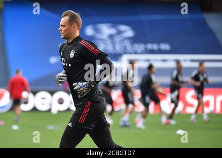 Lissabon, Portugal. 2020. Aug 08. firo Champions League: 13/2020 FC Bayern München Training Manuel NEUER (Torwart FC Bayern München), Abschlusstraining FC Bayern München. Abschlusstraining FC Bayern München. FUSSBALL CHAMPIONS LEAGUE SAISON 2019/2020 VIERTELFINALE, FC BARCELONA-FC BAYERN MÜNCHEN FOTO: Frank Hoermann/SVEN SIMON/Pool/via/firosportfoto nur für journalistische Zwecke! Nur für redaktionelle Zwecke! Nationale und internationale Nachrichtenagenturen KEIN WEITERVERKAUF! Quelle: dpa/Alamy Live News Stockfoto