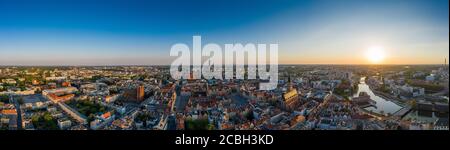 Dronen-Panorama von Breslau. Drohne Luftaufnahme des Stadtzentrums von Wrocław. Stockfoto