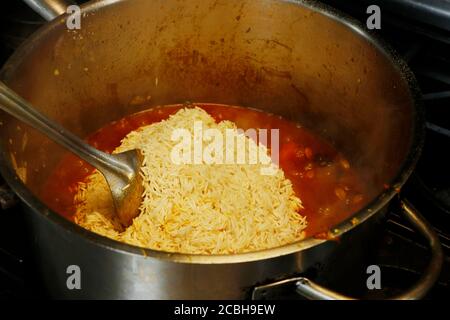 indische Lebensmittel Spezialität Biryani Reis Zubereitung, Pulao Reis Stockfoto