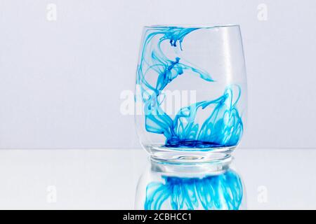 Tinte in Wasser Stockfoto