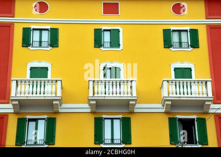 Farbenfrohes Gebäude in Mailand, Italien Stockfoto