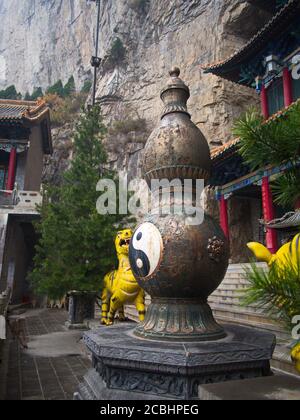 Taoist Zeichen in Mianshan Berg das Welterbe, viele der alten hängenden taoistischen Tempel und Höhlen. Alte Stadt Pingyao, Provinz Shanxi, China. 1 Stockfoto