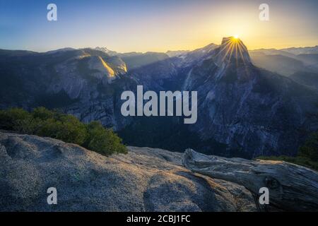 Die Halbkuppel vom Glacier Point im yosemite Nationalpark Bei Sonnenaufgang Stockfoto