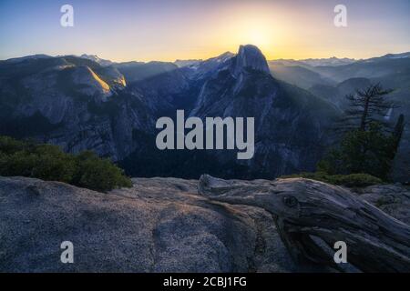 Die Halbkuppel vom Glacier Point im yosemite Nationalpark Bei Sonnenaufgang Stockfoto