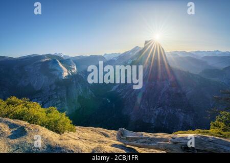 Die Halbkuppel vom Glacier Point im yosemite Nationalpark Bei Sonnenaufgang Stockfoto