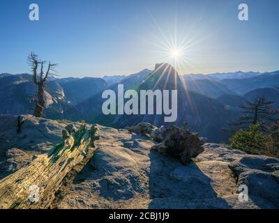 Die Halbkuppel vom Glacier Point im yosemite Nationalpark Bei Sonnenaufgang Stockfoto