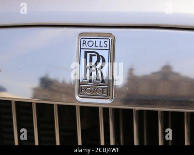 Krakau. Krakau. Polen. RR-Logo auf dem Frontgrill des Rolls-Royce Wraith. Stockfoto