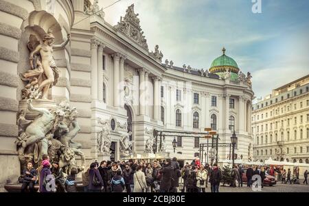 Weihnachtsmarkt am Michaelerplatz in Wien, Österreich Stockfoto