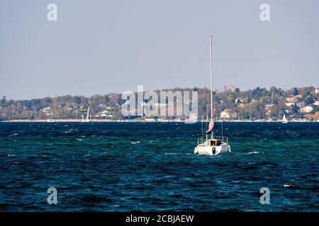 Genf, Schweiz - 14. April 2019: Luxus-Jet-Boot auf dem Genfersee - Bild Stockfoto