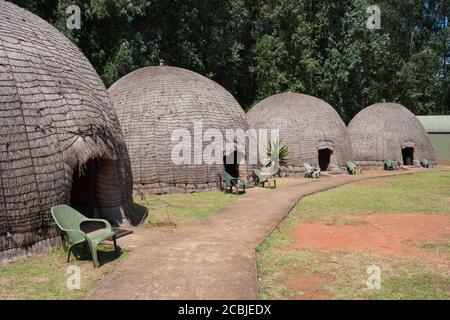 Mlilwane, Eswatini (Swasiland) 5. April 2015: Mlilwane Wildlife Sanctuary Rest Camp Bienenstock Dorf Unterkunft. Stockfoto