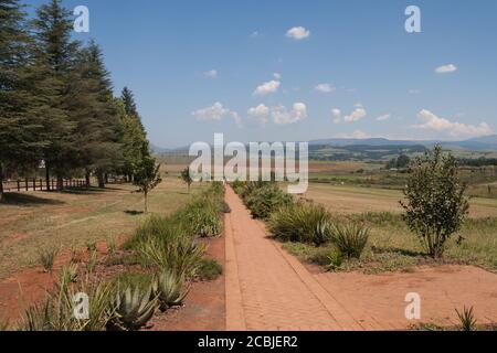 Howick, Südafrika März 25 2016: Long Walk to Freedom path at Nelson Mandela Capture site Howick, KZN, Südafrika. Stockfoto