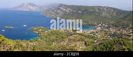 Kroatien - Die Landschaft und die Küste der Halbinsel Peliesac in der Nähe von Zuliana von Sveti Ivan Peak. Stockfoto