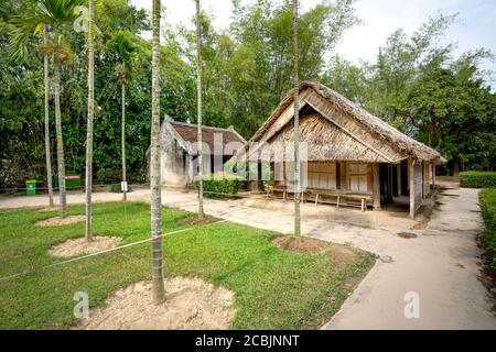 Nghe an Provinz, Vietnam - 31. Juli 2020: Ein Foto eines Hauses aus traditionellem Bambus und Blattmaterial im ländlichen Vietnam in der Provinz Nghe an, VI Stockfoto