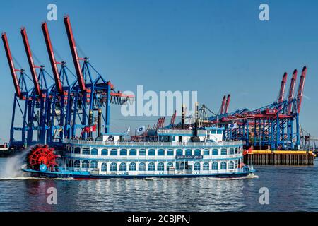 Lousina Star Tourboot vor Hafenkraenen , Hamburger Hafen, Deutschland, Europa Stockfoto