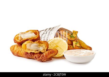 Fisch und Chips auf weißem Hintergrund Stockfoto