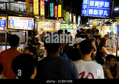 Taipei Taiwan - Nanjichang Nachtmarkt taiwanesische Street Food Stände Stockfoto