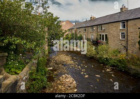 Hayfield Village, High Peak, Derbyshire, River Sett, der durch das Dorf läuft Stockfoto