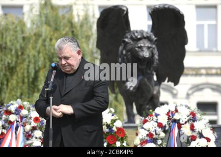 Prag, Tschechische Republik. August 2020. Der Prager Erzbischof Kardinal Dominik Duka spricht anlässlich der Gedenkveranstaltung anlässlich des 75. Jahrestages ihrer Rückkehr aus Großbritannien in ihre Heimat am 14. August 2020 in der Gedenkstätte Geflügelter Löwe in Prag, Tschechische Republik, um den tschechoslowakischen Piloten der RAF (Royal Air Force) Respekt zu zollen. Kredit: Michal Kamaryt/CTK Foto/Alamy Live Nachrichten Stockfoto