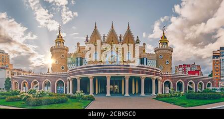 Das Gebäude des Puppentheaters in Kazan. Kasan - Russland, 10. August 2020 Stockfoto