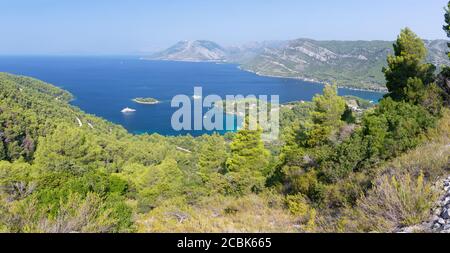 Kroatien - Die panoramatic Landschaft und an der Küste der Halbinsel Peliesac in der Nähe von Zuliana von Sveti Ivan Peak. Stockfoto