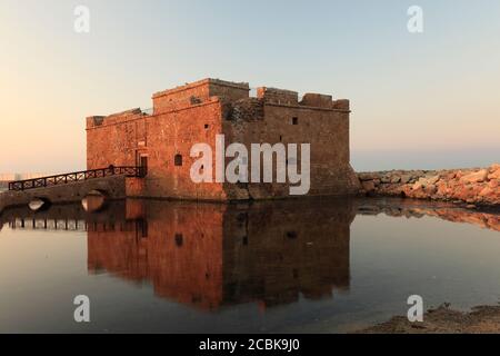 Burg Paphos bei Sonnenaufgang Stockfoto