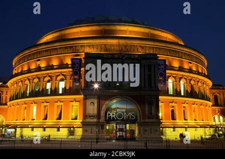 London, UK, 9. August 2007 : die Royal Albert Hall in Kensington in der Nacht, wo die Proms klassische Konzert jedes Jahr, das ist ein beliebter touri statt Stockfoto