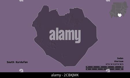 Form von Südkurdufan, Staat Sudan, mit seiner Hauptstadt isoliert auf festem Hintergrund. Entfernungsskala, Regionenvorschau und Beschriftungen. Farbige Höhe m Stockfoto