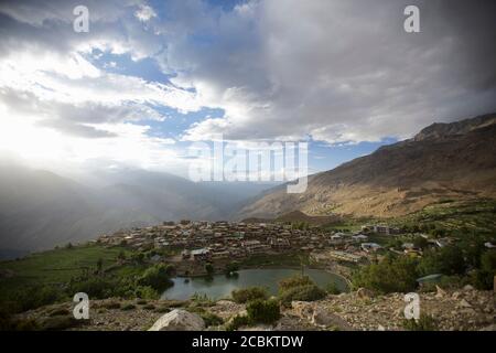 Sonnenuntergang über dem Dorf Nako, Himachal Pradesh, Indien, Asien Stockfoto