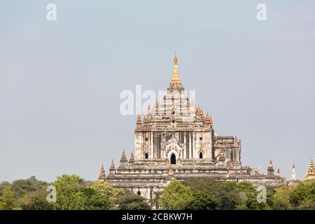 Blick auf den Thatbyinnyu Tempel, Bagan, Mandalay Region, Myanmar Stockfoto