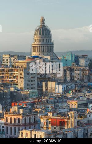 Hochwinkel Stadtbild von Alt-Havanna und Kapitol Gebäude, Havanna, Kuba Stockfoto