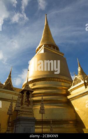 Sonnenuntergang am Surin Beach, Phuket, Thailand, Stockfoto