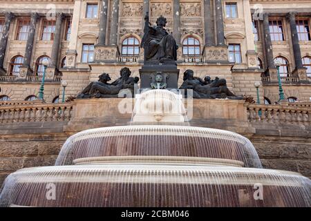 Statuen und Brunnen auf dem Wenzelsplatz, Prag, Tschechische Republik Stockfoto