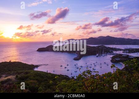 Blick von Shirley Heights über English Harbour, Antigua, West Indies Stockfoto