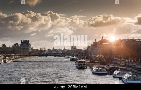 Erhöhte Stadtansicht über der seine, Paris, Frankreich Stockfoto