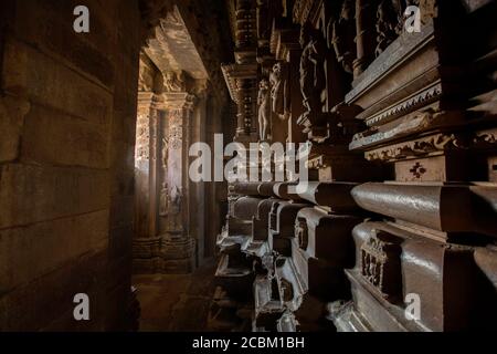Innenraum des Kandariya Mahadeva Tempels in Khajuraho. Madhya Pradesh, Indien Stockfoto