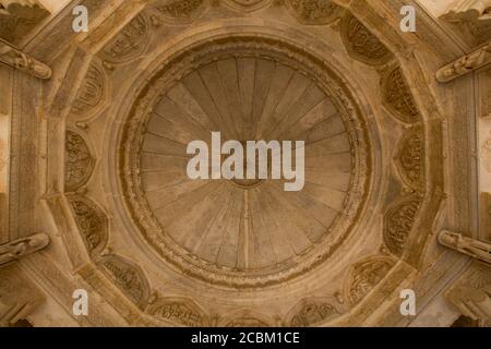 Detail der gewölbten Decke bei königlichen cenotaph in Gaitore, Jaipur, Rajasthan, Indien Stockfoto
