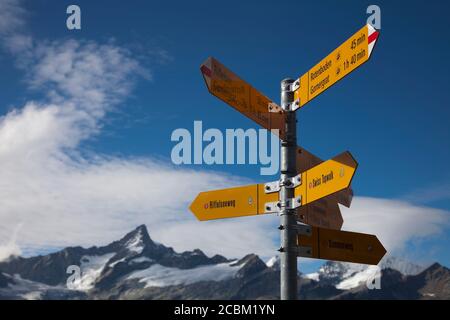 Verkehrsschilder, Matterhorn, Schweizer Alpen, Schweiz Stockfoto