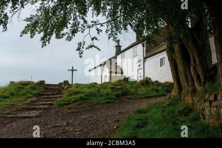 Blick auf das White Wells Badehaus auf Ilkley Moor über dem gleichnamigen Kurort. West Yorkshire, England. Stockfoto