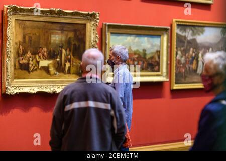 Freitag, 14. August 2020. Edinburgh, Großbritannien. Die ersten Besucher kehren im Rahmen der stufenweisen Wiedereröffnung der National Galleries of Scotland nach ihrer fünfmonatigen Schließung während der COVID-19 Pandemie in die Scottish National Gallery zurück. Die Scottish National Gallery wird am Montag, den 17. August 2020, wieder für die Öffentlichkeit zugänglich gemacht. Stockfoto