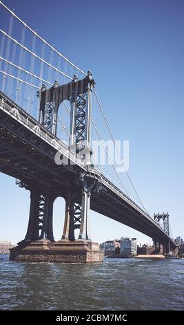 Die Manhattan Bridge, Farbtonbild, New York City, USA. Stockfoto