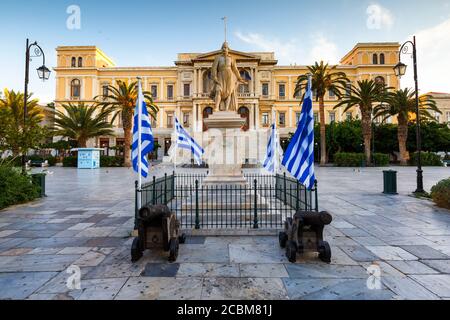 Hauptplatz von Ermoupoli auf der Insel Syros in Griechenland. Stockfoto