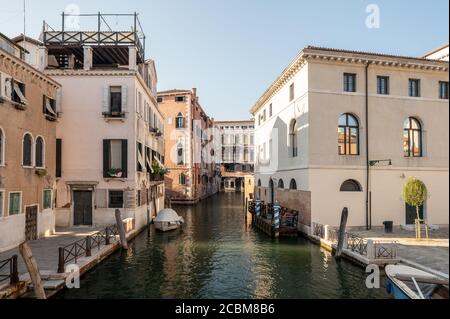 Leerer Kanal und Straßen in Venedig während der Coronavirus-Pandemie, Juni 2020, Venedig, Italien Stockfoto