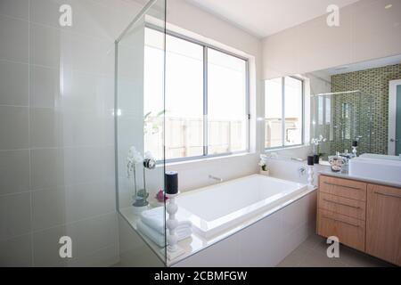 Ein Badezimmer-Design in neuen Luxus-Haus Stockfoto