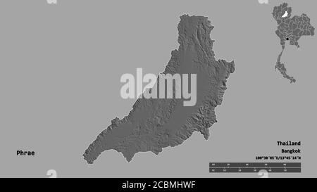 Form von Phrae, Provinz Thailand, mit seiner Hauptstadt isoliert auf festem Hintergrund. Entfernungsskala, Regionenvorschau und Beschriftungen. Höhenkarte mit zwei Ebenen. Stockfoto
