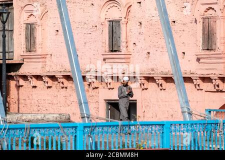 Bhopal, Madhya Pradesh, Indien - März 2019: Die Außenfassade mit Fenstergalerien der exquisiten Mughal Architektur des alten Shaukat Mahal Stockfoto