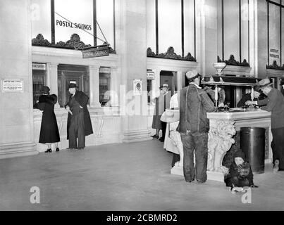 Kunden im Hauptpostamt, Washington, D.C., USA, Arthur Rothstein, U.S. Office of war Information, 1938 Stockfoto