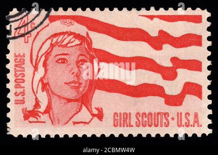 London, UK, 5. Februar 2011 - Vintage 1962 USA rot gestempelt Briefmarke zeigt ein Bild von Mädchen Scouts von Amerika Stock Foto Stockfoto