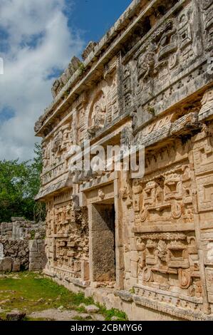 La Iglesia (Kirche) in der Las Monjas (Nonnenkomplex) in Archäologische Zone Chichen Itza (UNESCO-Weltkulturerbe) Auf der Halbinsel Yucatan Stockfoto